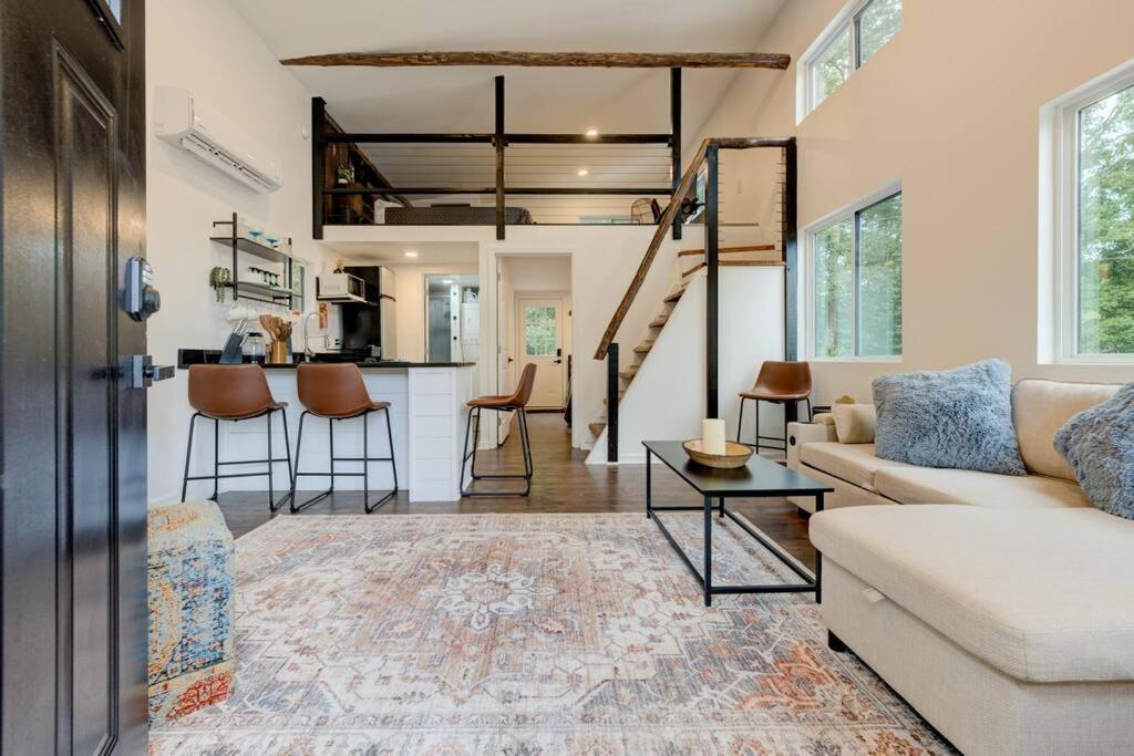 Holiday home 2 Bed 1 Bath-sleeps 5 To 6 Near Rrg Large Deck