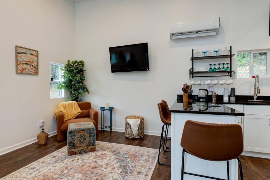 2 Bed 1 Bath-sleeps 5 To 6 Near Rrg Large Deck Holiday home Beattyville