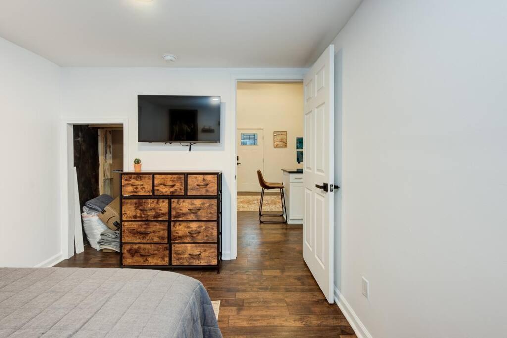 Holiday home 2 Bed 1 Bath-sleeps 5 To 6 Near Rrg Large Deck