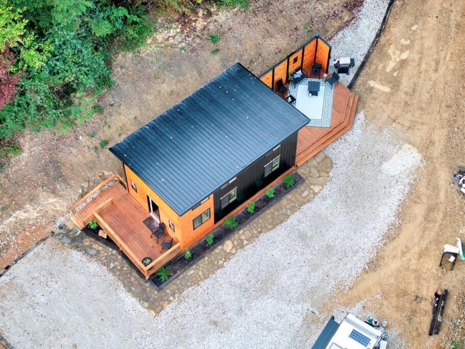 Holiday home 2 Bed 1 Bath-sleeps 5 To 6 Near Rrg Large Deck