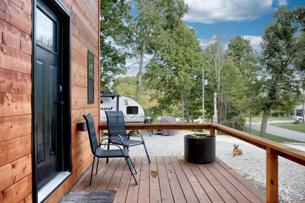 2 Bed 1 Bath-sleeps 5 To 6 Near Rrg Large Deck Holiday home *