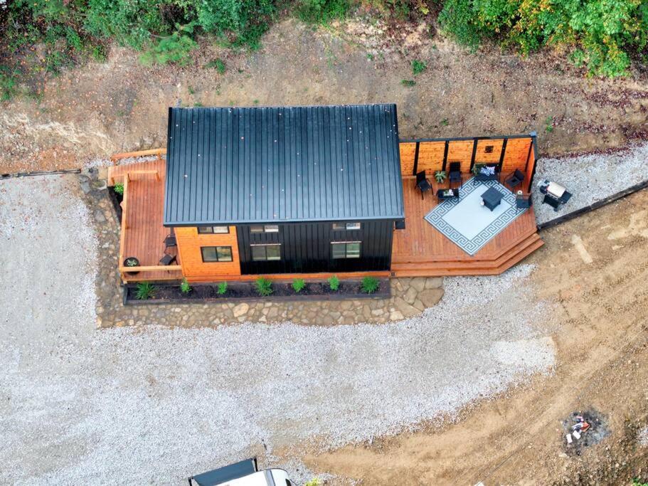 2 Bed 1 Bath-sleeps 5 To 6 Near Rrg Large Deck Holiday home *