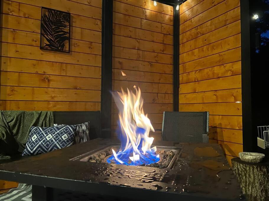 Holiday home 2 Bed 1 Bath-sleeps 5 To 6 Near Rrg Large Deck *