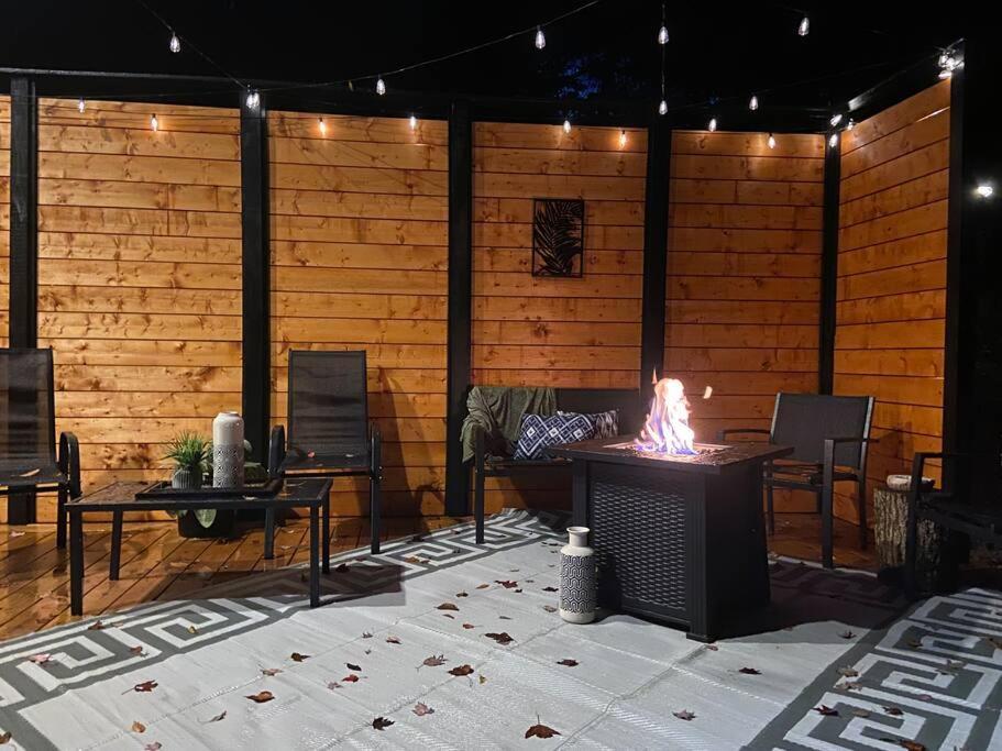Holiday home 2 Bed 1 Bath-sleeps 5 To 6 Near Rrg Large Deck Beattyville