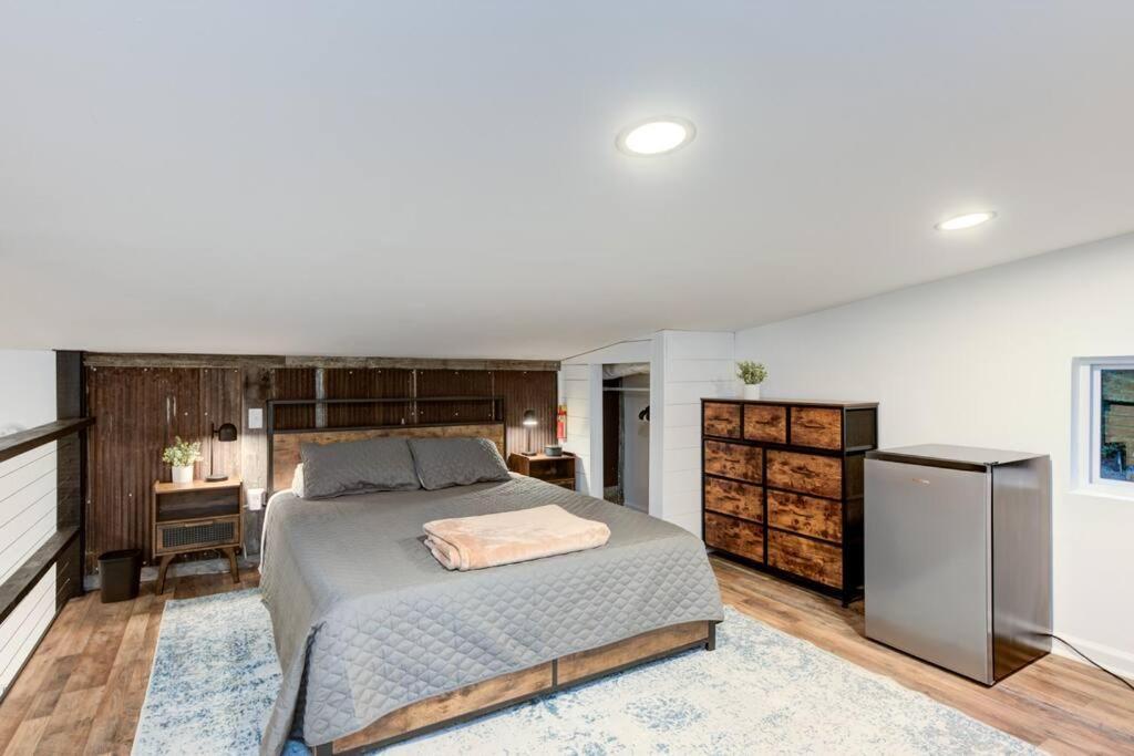 2 Bed 1 Bath-sleeps 5 To 6 Near Rrg Large Deck