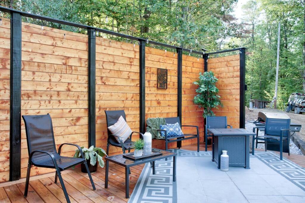 2 Bed 1 Bath-sleeps 5 To 6 Near Rrg Large Deck